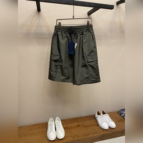 Новые рабочие шорты Prada весна-лето 2