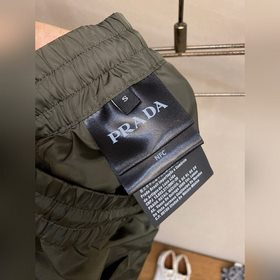 Новые рабочие шорты Prada весна-лето 2