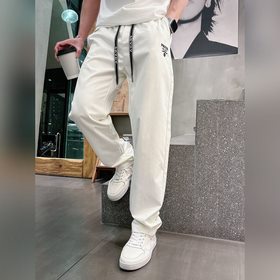 Prada： топовые модели — новые джинсы с