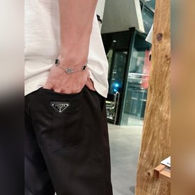 Prada： топовые модели — новые джинсы в