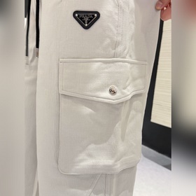Prada： топовые модели — новые джинсы в