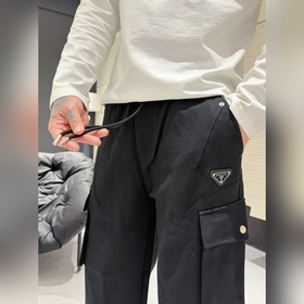 Prada： топовые модели — новые джинсы в