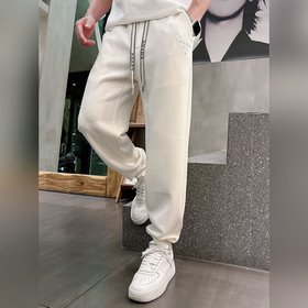 Prada： топовые модели — новые джинсы с