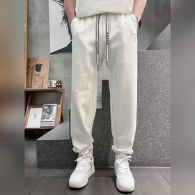 Prada： топовые модели — новые джинсы с
