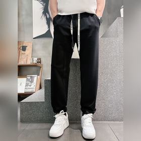 Prada： топовые модели — новые джинсы с