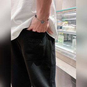 Prada： топовые модели — новые джинсы с