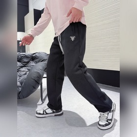 Prada： топовые модели — новые джинсы с