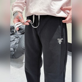 Prada： топовые модели — новые джинсы с