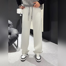 Prada： топовые модели — новые джинсы с