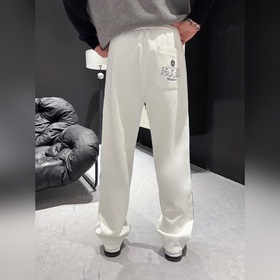 Prada： топовые модели — новые джинсы с