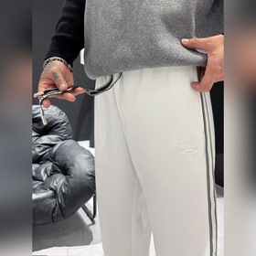 Prada： топовые модели — новые джинсы с