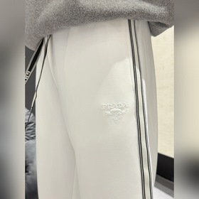 Prada： топовые модели — новые джинсы с