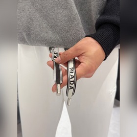 Prada： топовые модели — новые джинсы с