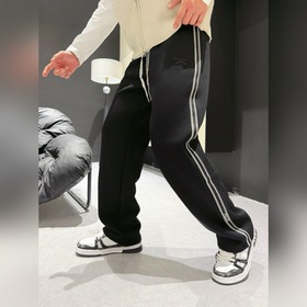 Prada： топовые модели — новые джинсы с
