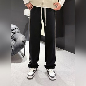 Prada： топовые модели — новые джинсы с