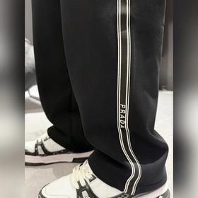 Prada： топовые модели — новые джинсы с