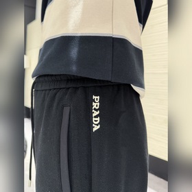 Prada： топовые модели — новые джинсы с