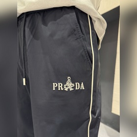 Prada： топовые модели — новые джинсы с