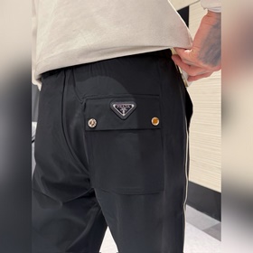 Prada： топовые модели — новые джинсы с