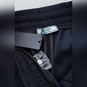 Prada 26FW： новейшая модель из смесово