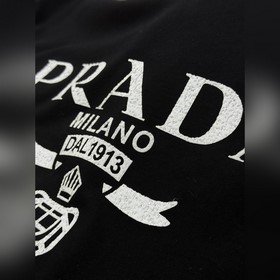 Новая модная футболка PRADA. Модель дл