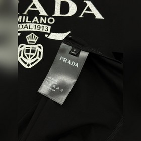 Новая модная футболка PRADA. Модель дл