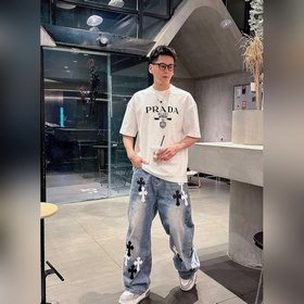 Новая модная футболка PRADA. Модель дл