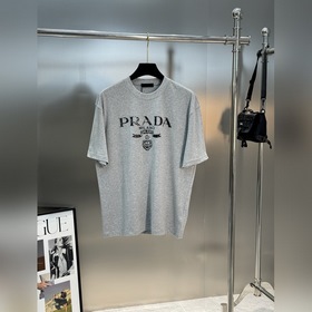 Новая модная футболка PRADA. Модель дл