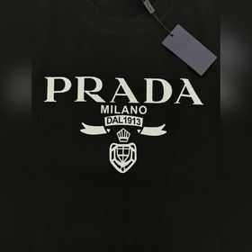 Новая модная футболка PRADA. Модель дл