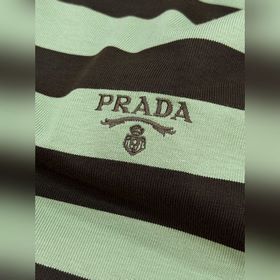 Новая поло-рубашка Prada с полосатым в