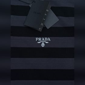 Новая поло-рубашка Prada с полосатым в