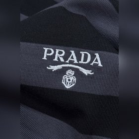 Новая поло-рубашка Prada с полосатым в