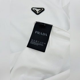 Новая модель поло от Prada, рекомендуе