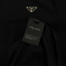 Новая модель поло от Prada, рекомендуе