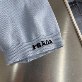 - Трикотажный свитер PRADA с жаккардов