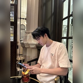 Футболка PRADA с круглым вырезом и кла