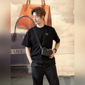 Футболка PRADA с круглым вырезом и кла