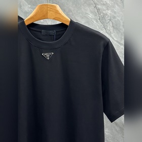 Новинка весна-лето 2026 от Prada： футб