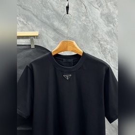 Новинка весна-лето 2026 от Prada： футб