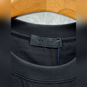 Новинка весна-лето 2026 от Prada： футб