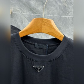 Новинка весна-лето 2026 от Prada： футб