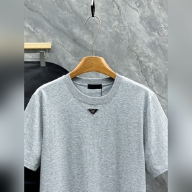 Новинка весна-лето 2026 от Prada： футб