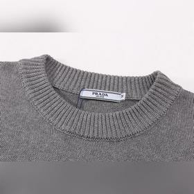 Трикотажная футболка PRADA с круглым 