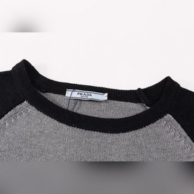 Трикотажная футболка PRADA с круглым в
