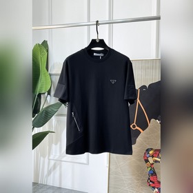 Prada — новая модель мужской футболки 