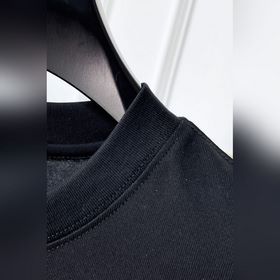 Prada — новая модель мужской футболки 