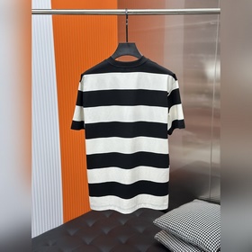 Весенне-летняя футболка Prada с коротк