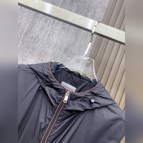 Жилет Prada, весна-лето 2026 г. Новая 