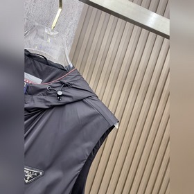 Жилет Prada, весна-лето 2026 г. Новая 