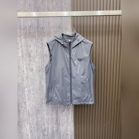 Жилет Prada, весенняя коллекция 2026 S
